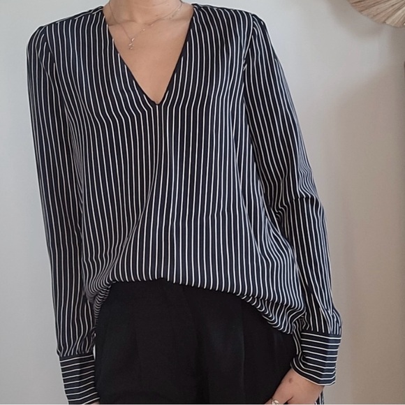 Massimo Dutti black and white stripe flowy blouse , size 6 - Picture 5 of 7